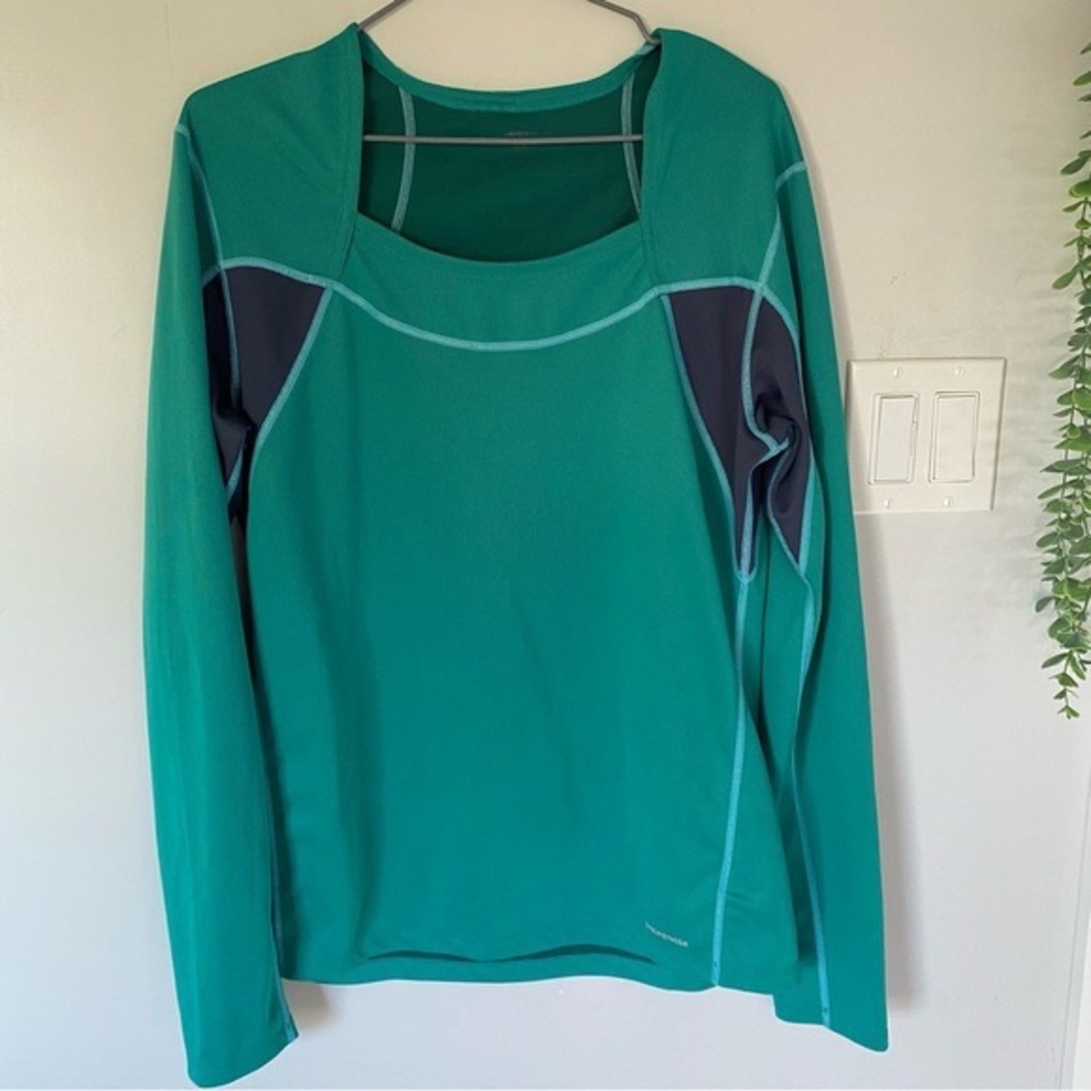 Patagonia Turquoise and Navy Midweight Long Sleeve Top Size Large